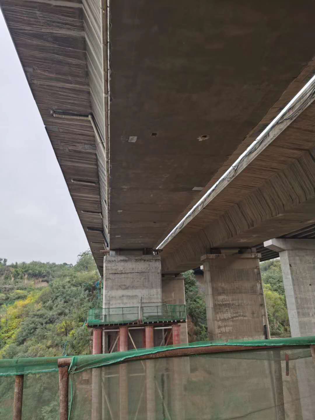 新疆桥梁加固前制定可行设计方案图并用对施工方法